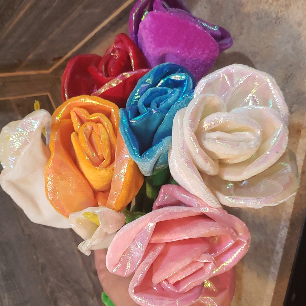 Lot of 7 long stemmed fabric flowers EUC